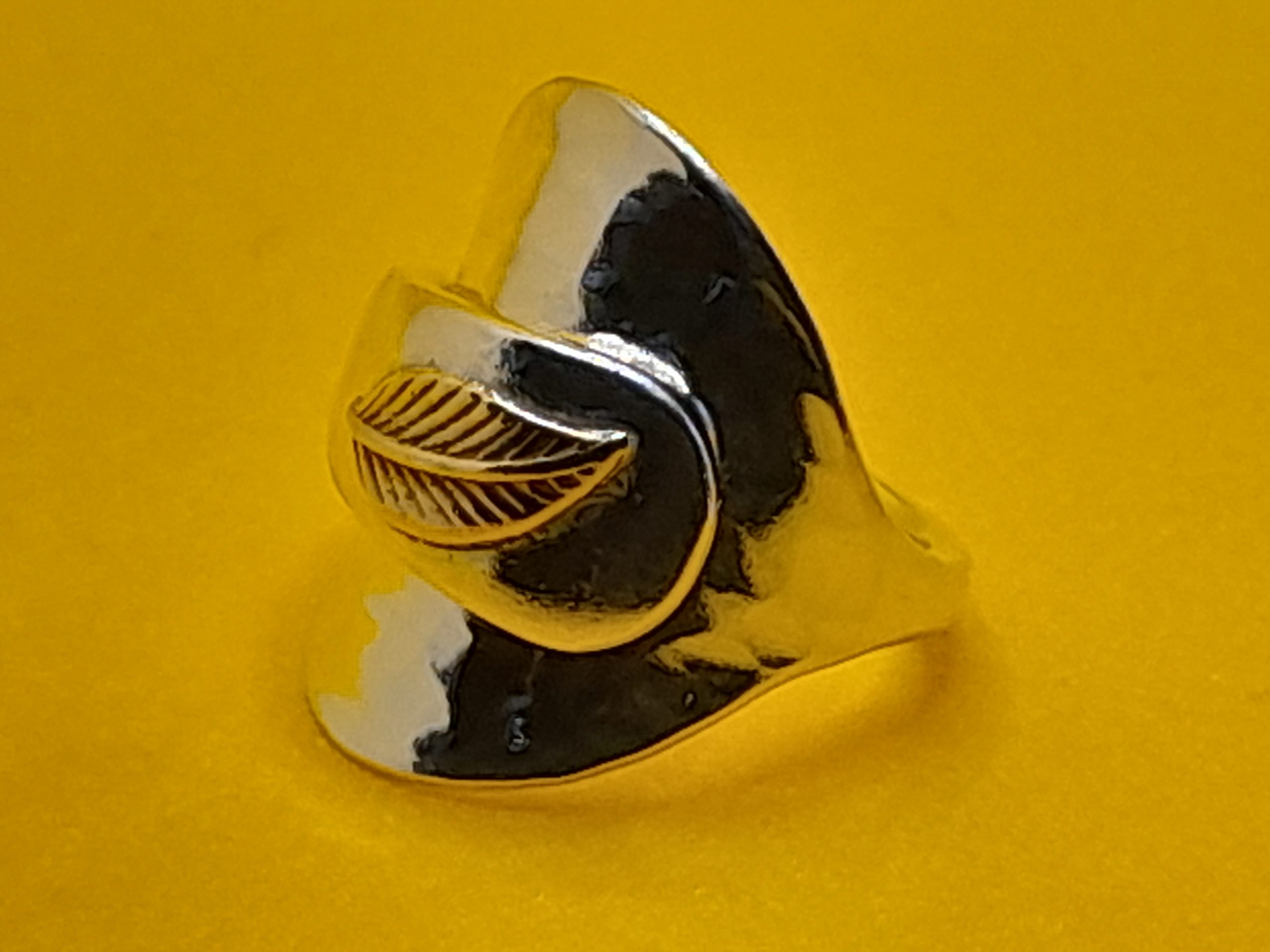 Sterling silver salt spoon ring with a brass leaf on the handle - Image 2
