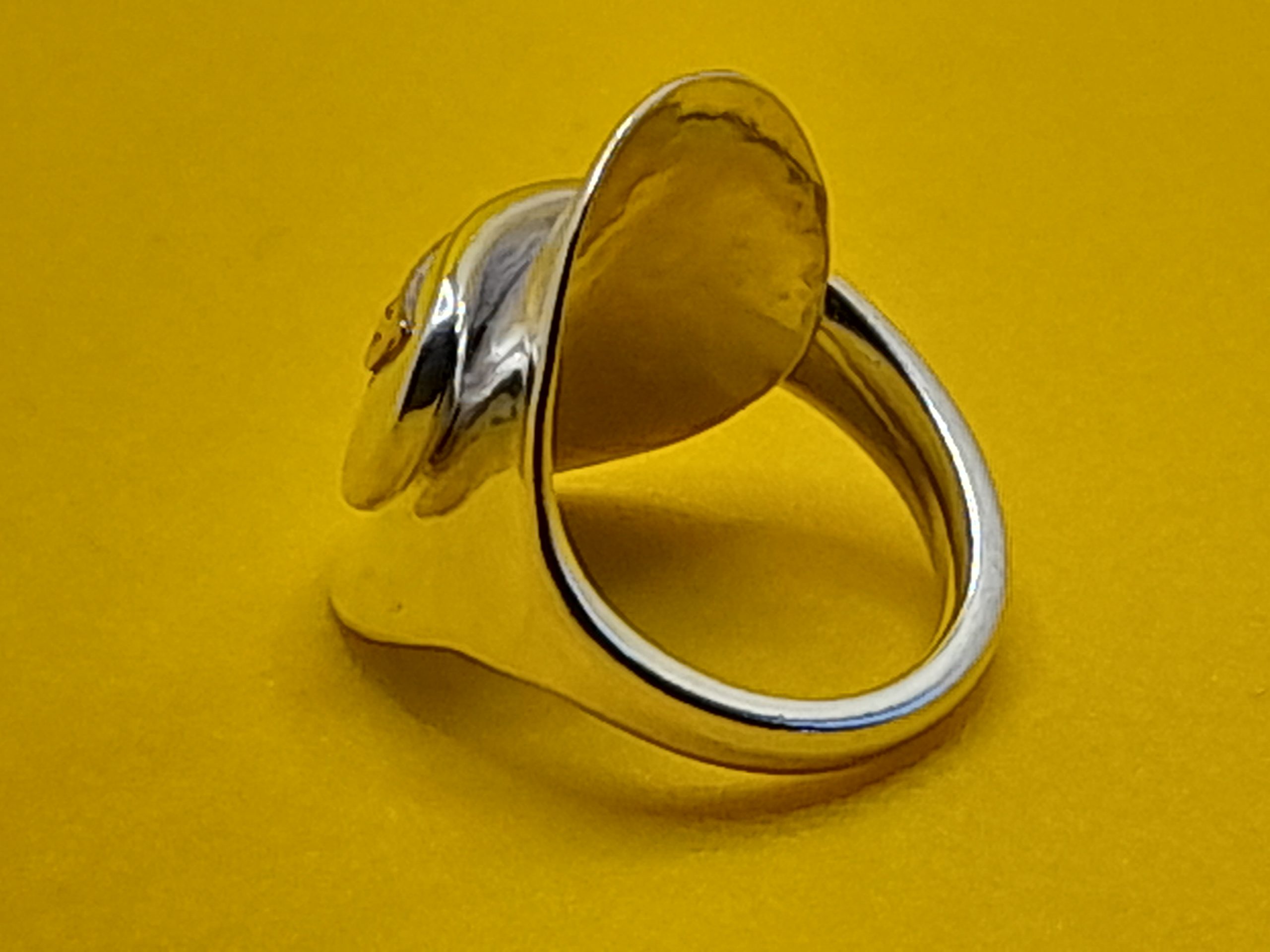 Sterling silver salt spoon ring with a brass leaf on the handle - Image 3