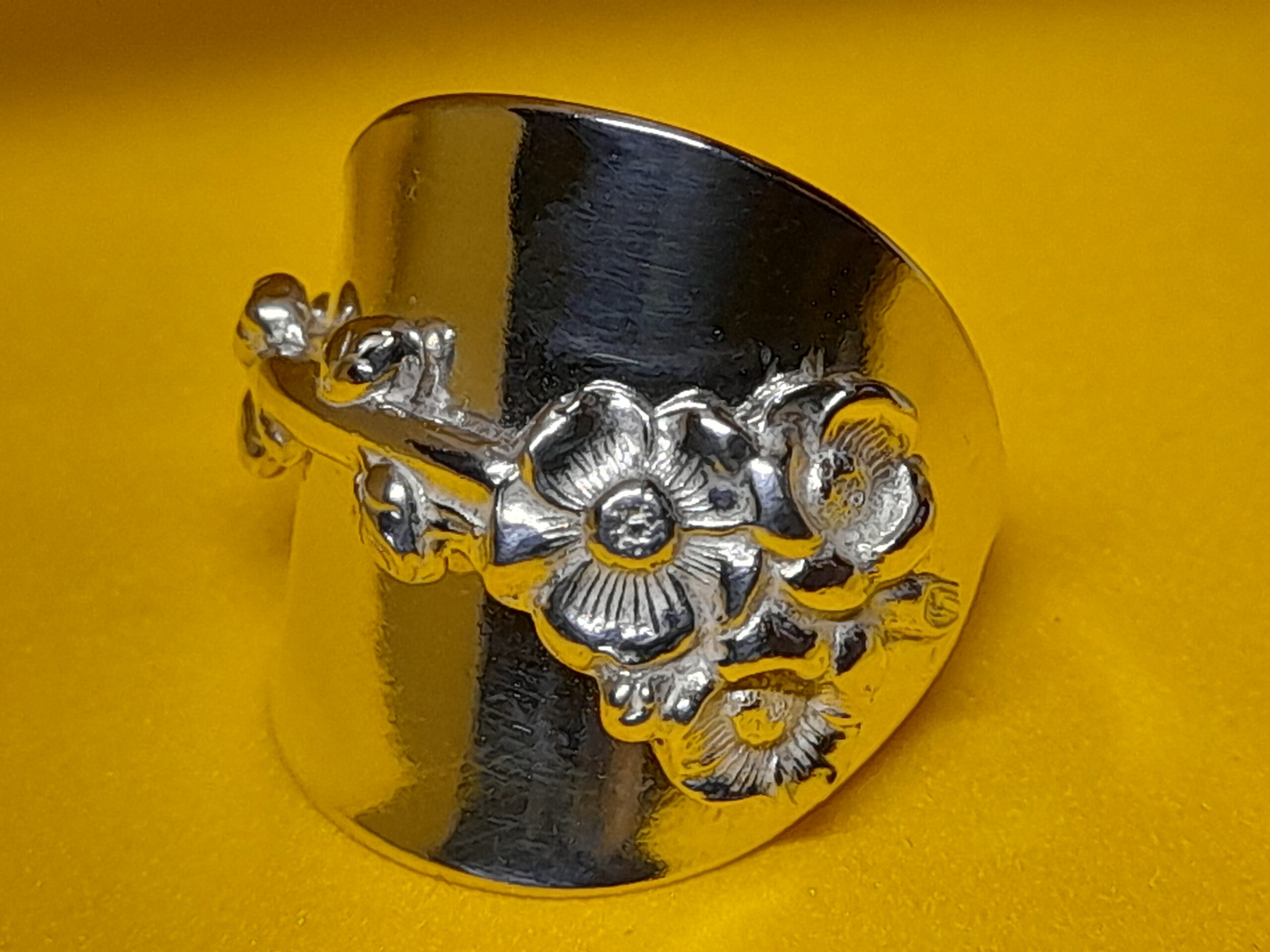 Floral handle Tea spoon Ring, from a Reed & Barton spoon