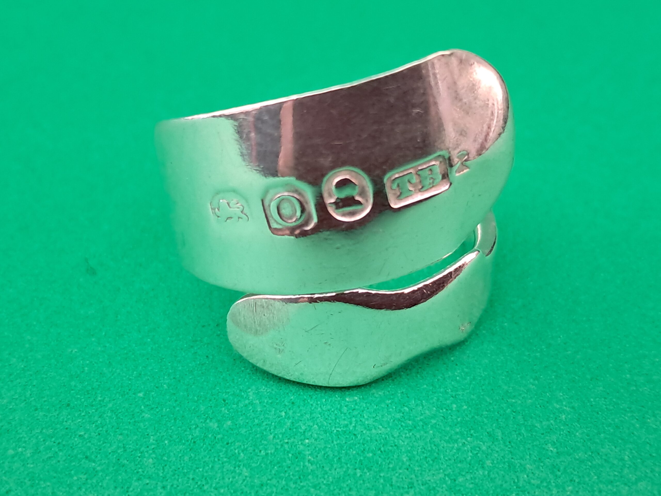 Fiddle Back Handle Spiral Ring