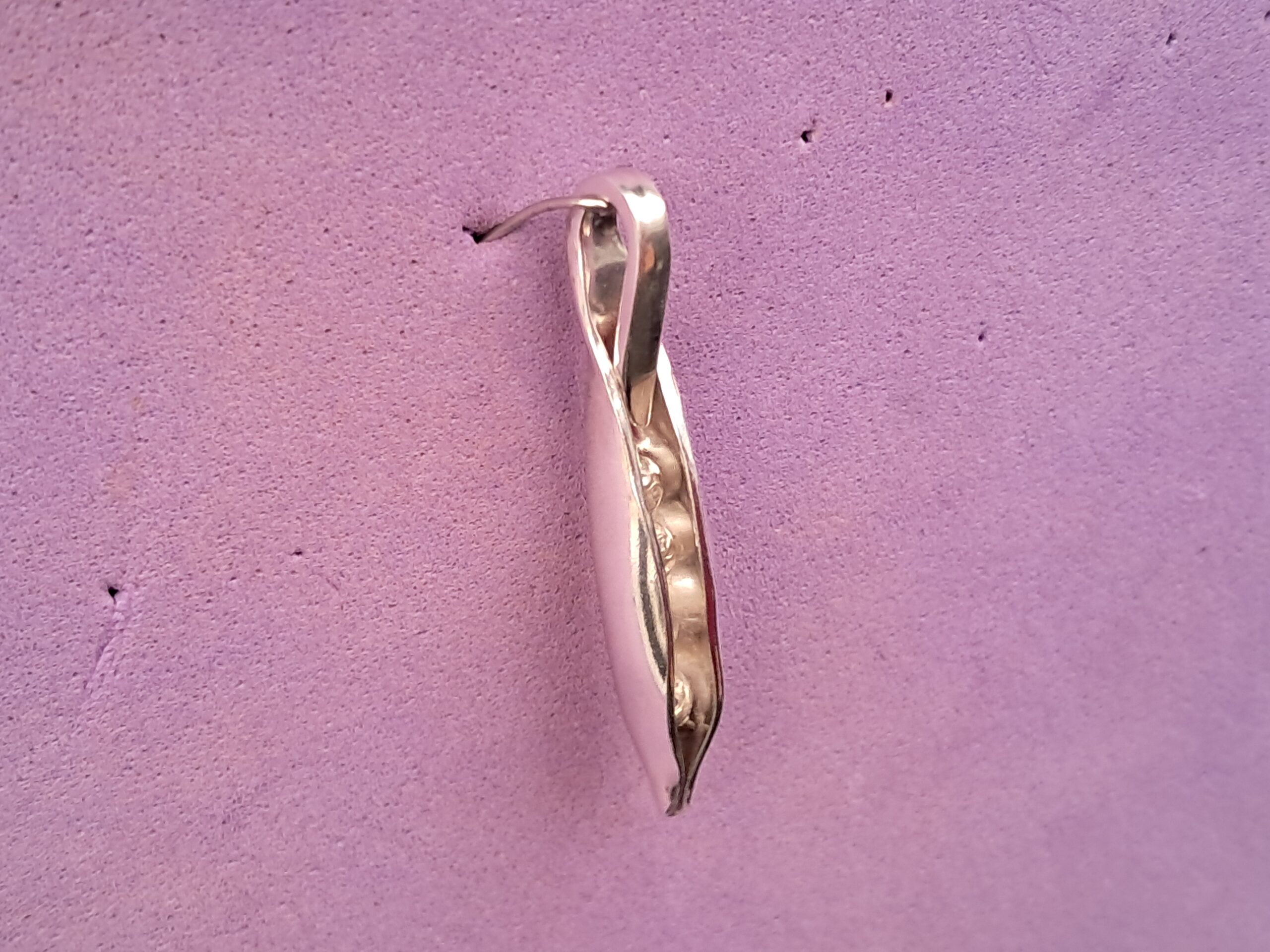 Peapod Pendant with 4 Silver Peas - Image 2